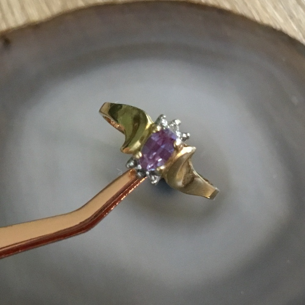 ✨ Vintage Gold Ring with Purple Center Stone & Sparkling Accents ✨ size 6 3/4